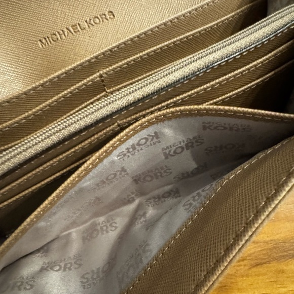 Michael Kors Fulton Tan & Gold Leather Wallet - Picture 6 of 13